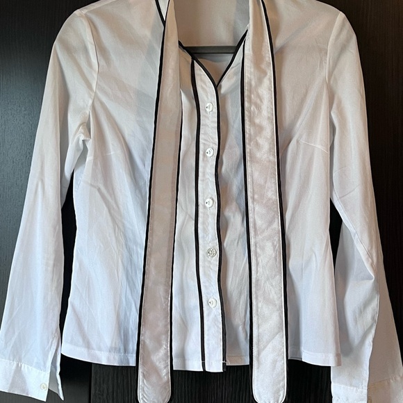 Elegant White Blouse with Black Trim - Picture 2 of 7